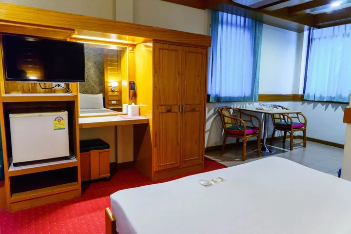 Кхлонг-Янг: Siri Hotel