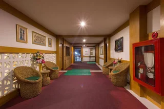 Кхлонг-Янг: Siri Hotel