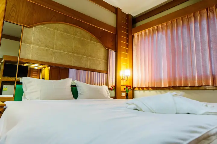 Кхлонг-Янг: Siri Hotel