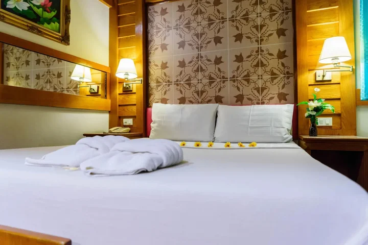 Кхлонг-Янг: Siri Hotel