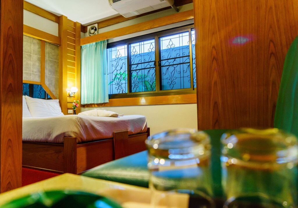 Кхлонг-Янг: Siri Hotel