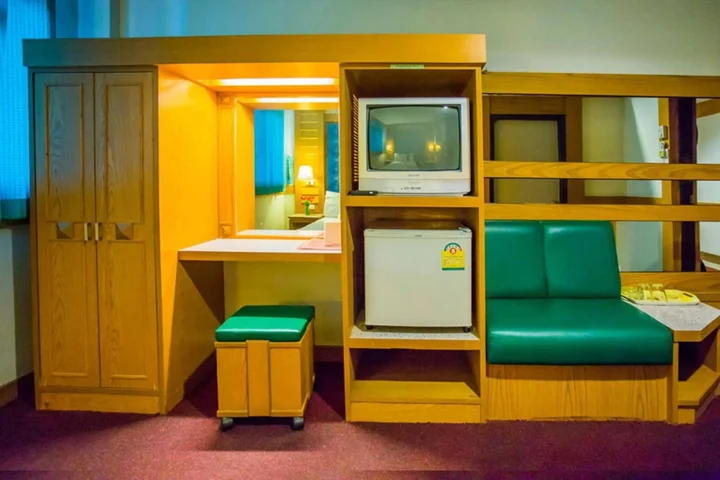 Кхлонг-Янг: Siri Hotel