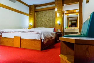 Кхлонг-Янг: Siri Hotel