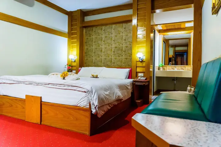 Кхлонг-Янг: Siri Hotel
