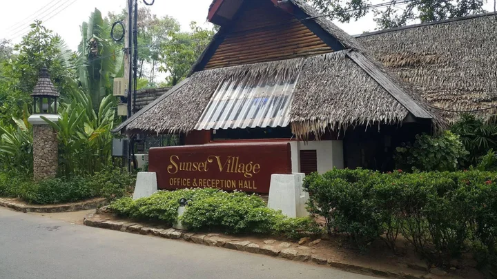 На Чом Тхиан: Sunset Village Beach Resort