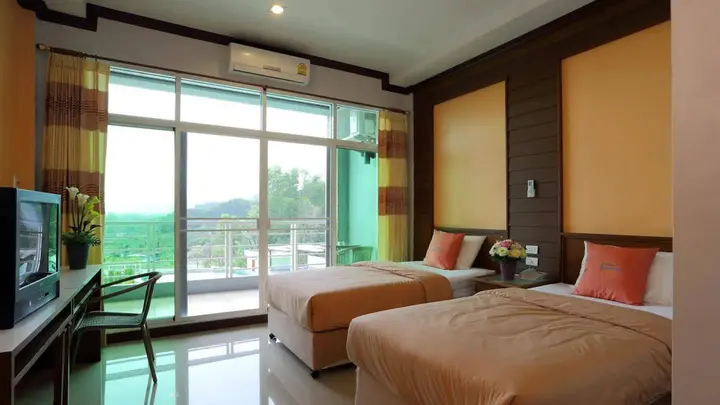 Кхэм Сон: Breeze Hill Khao Kho