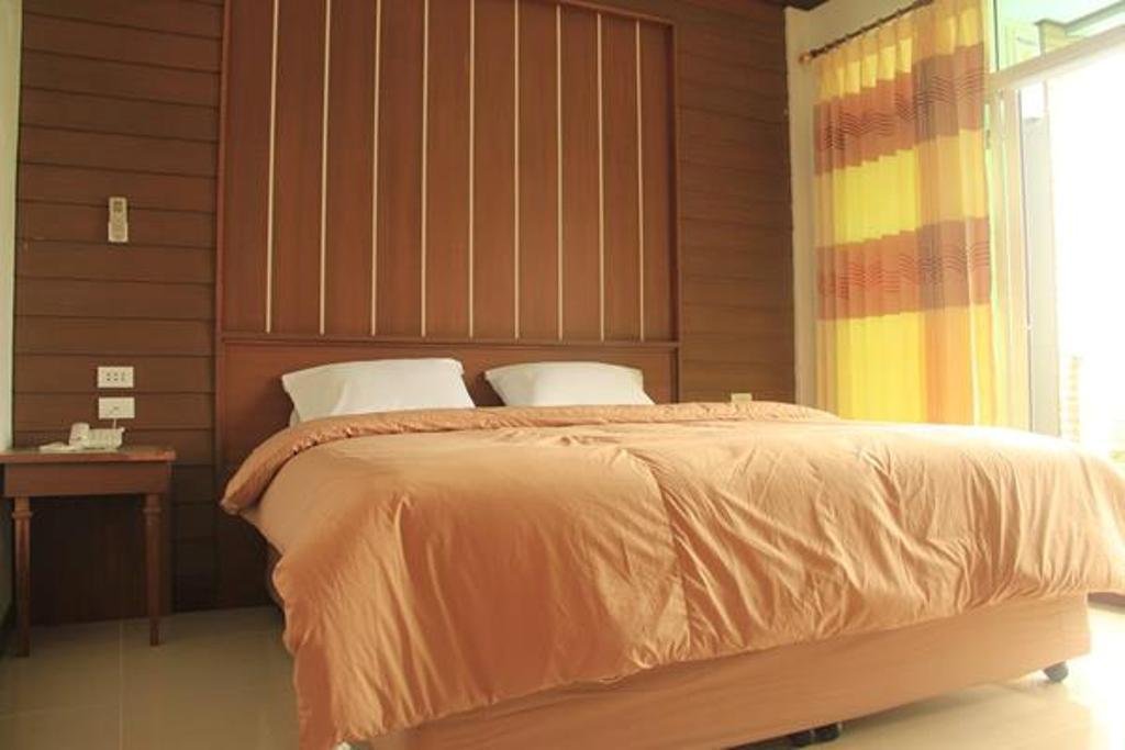 Кхэм Сон: Breeze Hill Khao Kho