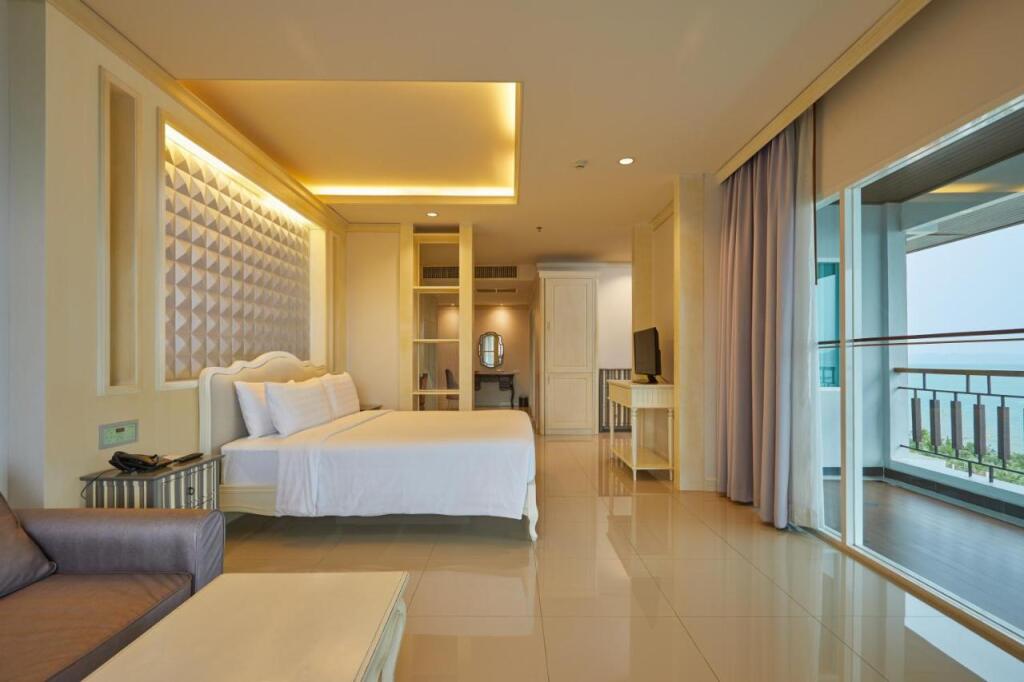 Паттайя: Welcome World Beachfront Resort
