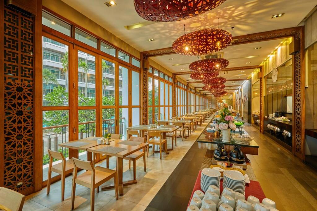 Паттайя: Welcome World Beachfront Resort