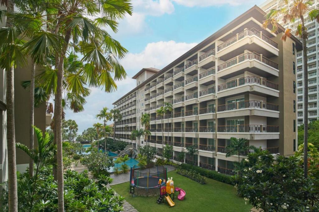 Паттайя: Welcome World Beachfront Resort