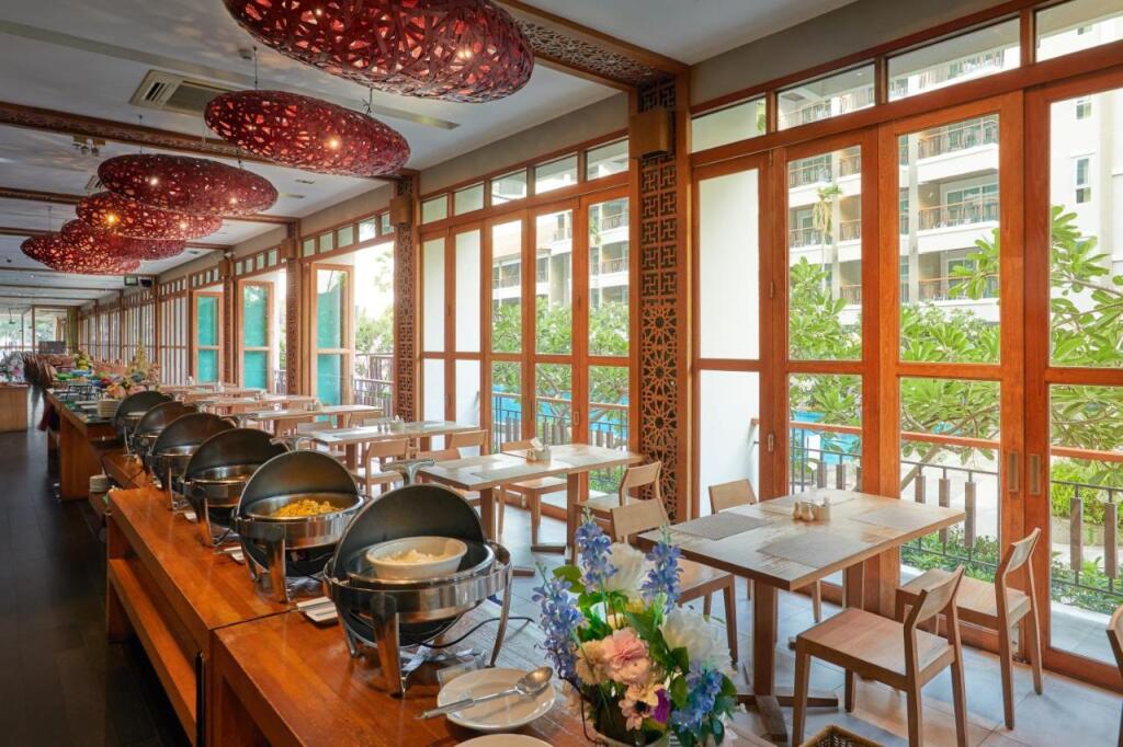 Паттайя: Welcome World Beachfront Resort