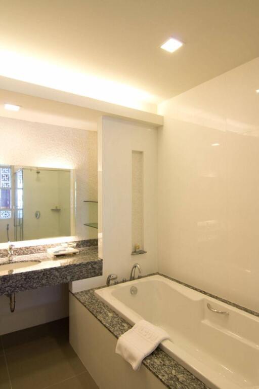 Паттайя: Welcome World Beachfront Resort