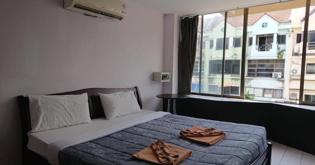 Кату: Happy Guest House