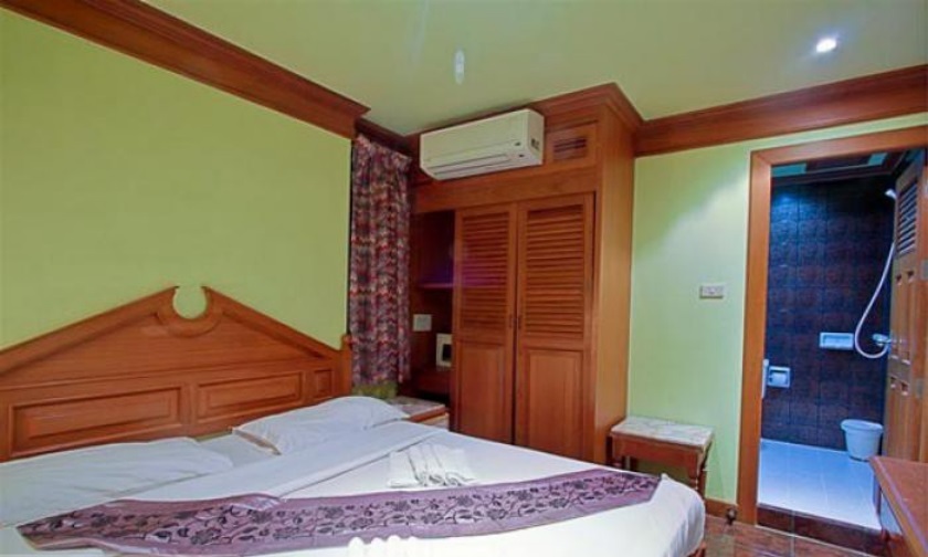 Кату: Lepas Place Hotel