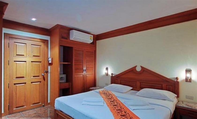 Кату: Lepas Place Hotel