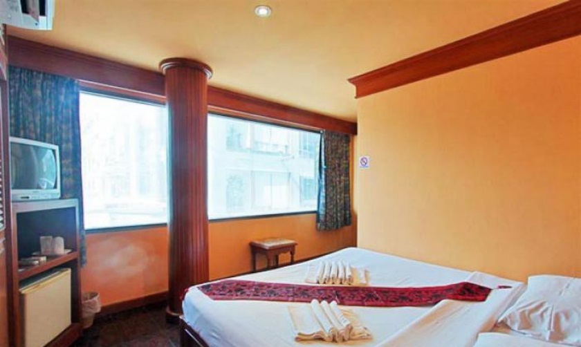 Кату: Lepas Place Hotel