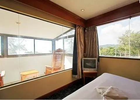 Кату: Lepas Place Hotel