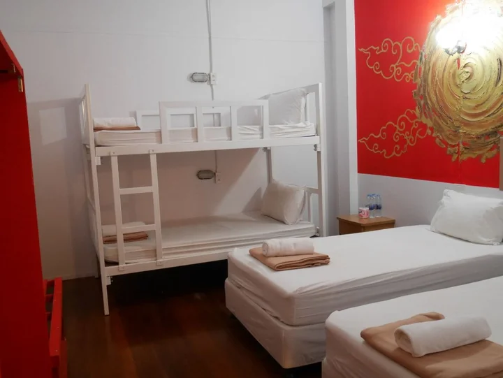 Муанг: Phuket Old Town Hostel