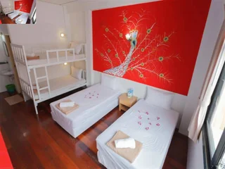 Муанг: Phuket Old Town Hostel