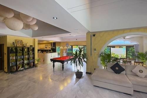 Тхаланг: Sunshine Villa Phuket