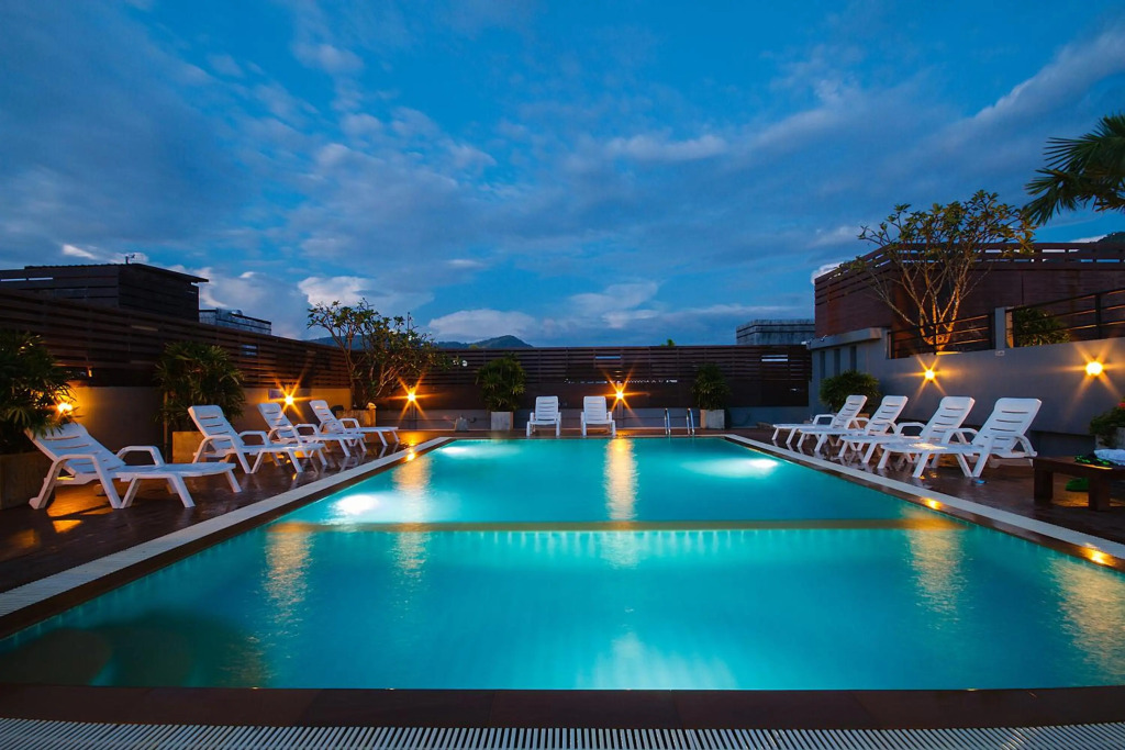 Кату: Platinum Hotel