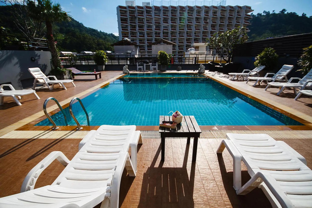 Кату: Platinum Hotel