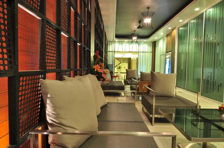 Кату: Platinum Hotel