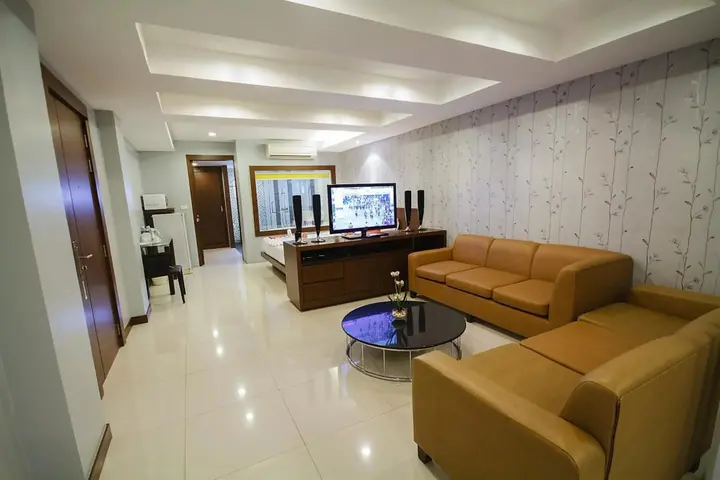 Кату: Platinum Hotel