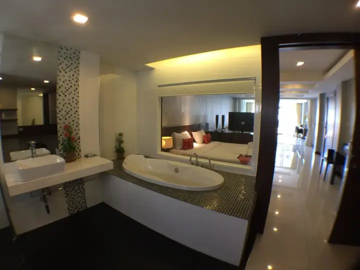 Кату: Platinum Hotel