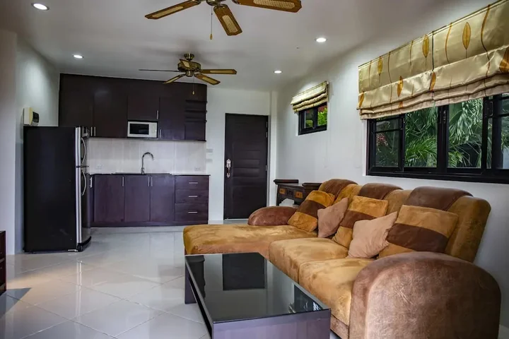 Кату: Baan Chom View Kamala
