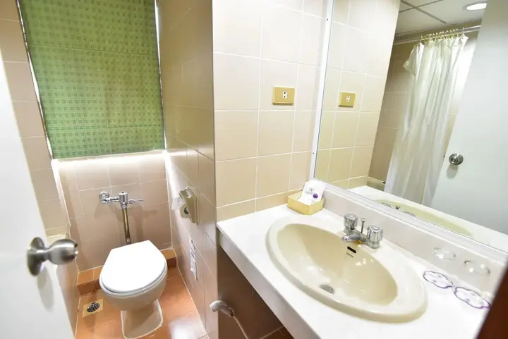 Транг: Thumrin Hotel