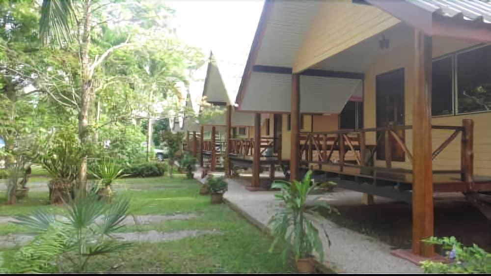Сураттхани: Baan Tai Rom Yen Resort