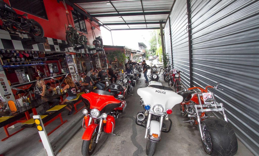 Nicky's Handlebar Hotel — фото 2