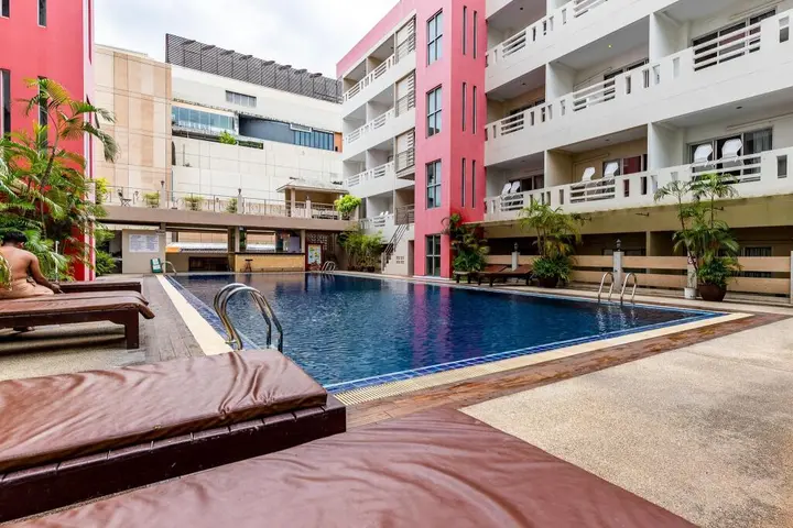 Паттайя: Eastiny Place Hotel