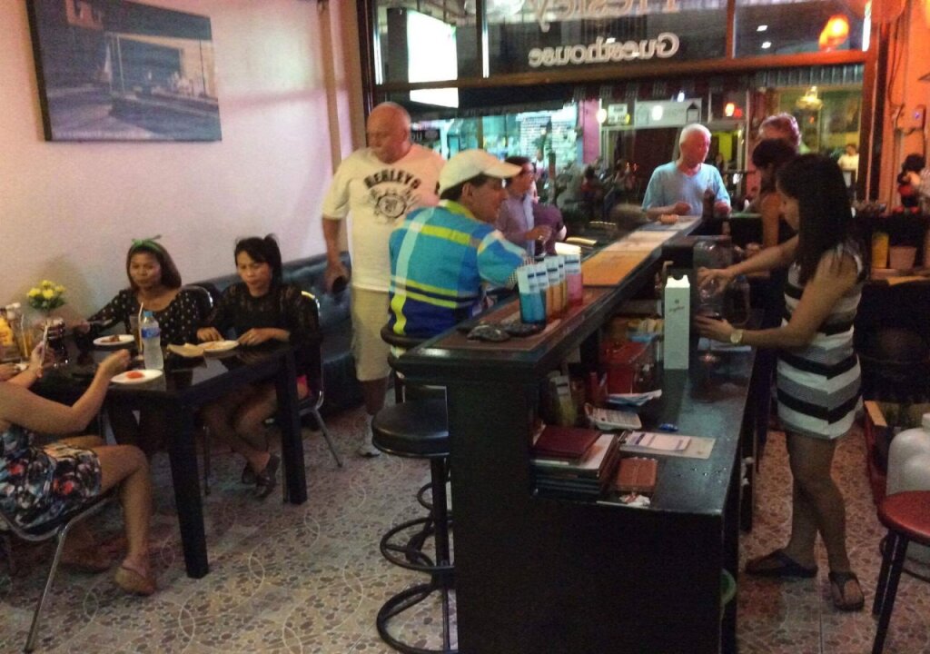 Кату: Presley Guesthouse Patong
