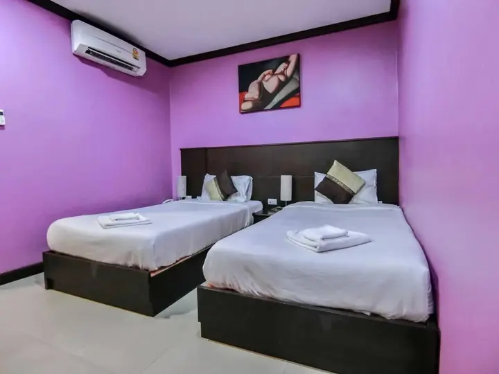 Пхукет: Hollywood Inn Love
