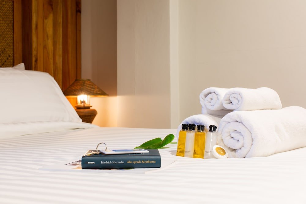Остров Тау: Taatoh Resort & Freedom Beach Resort