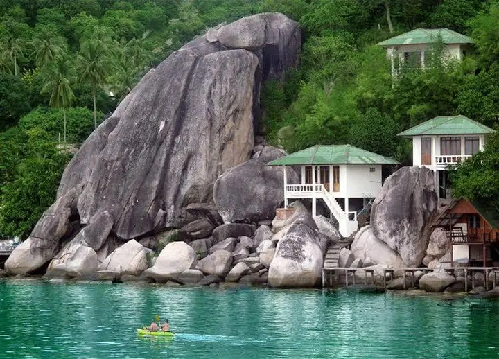 Остров Тау: Taatoh Resort & Freedom Beach Resort