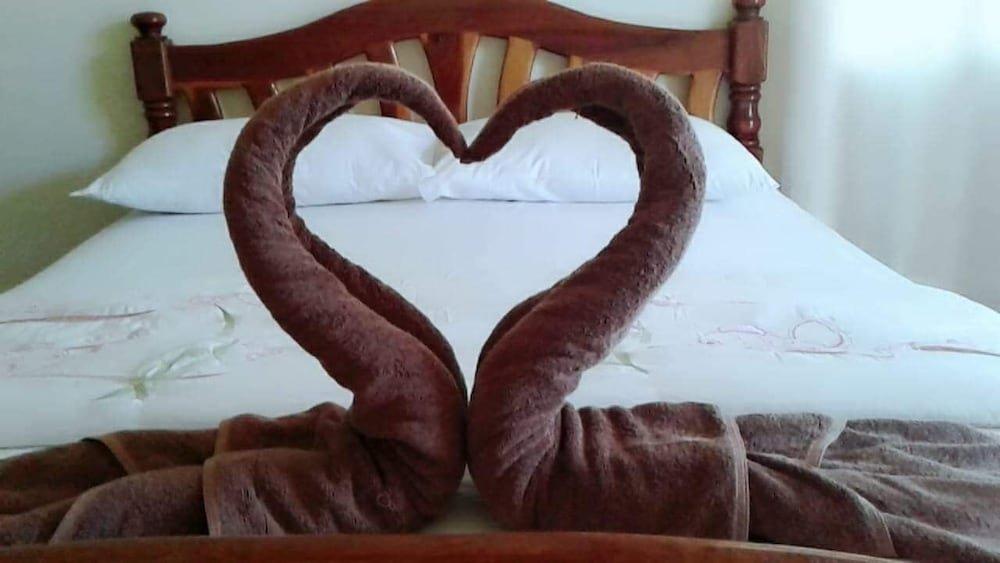 Остров Тау: Taatoh Resort & Freedom Beach Resort