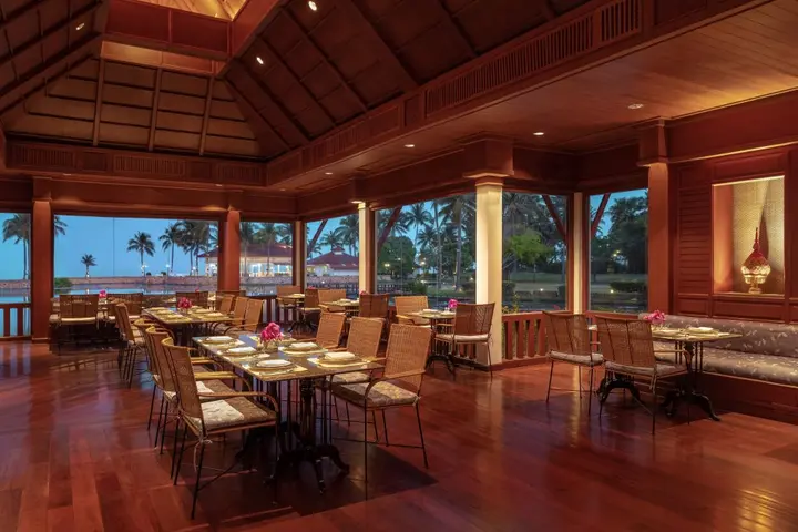 Чаам: Dusit Thani Hua Hin