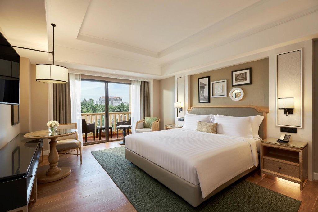 Чаам: Dusit Thani Hua Hin