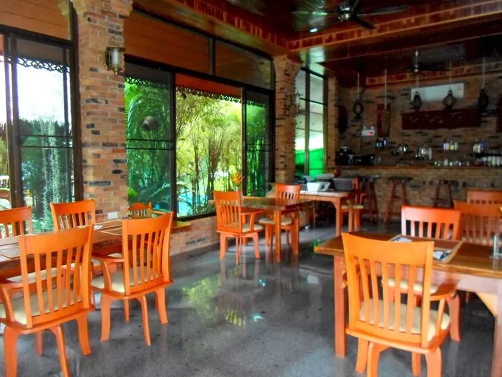 Фаном: Hotel Khao Sok