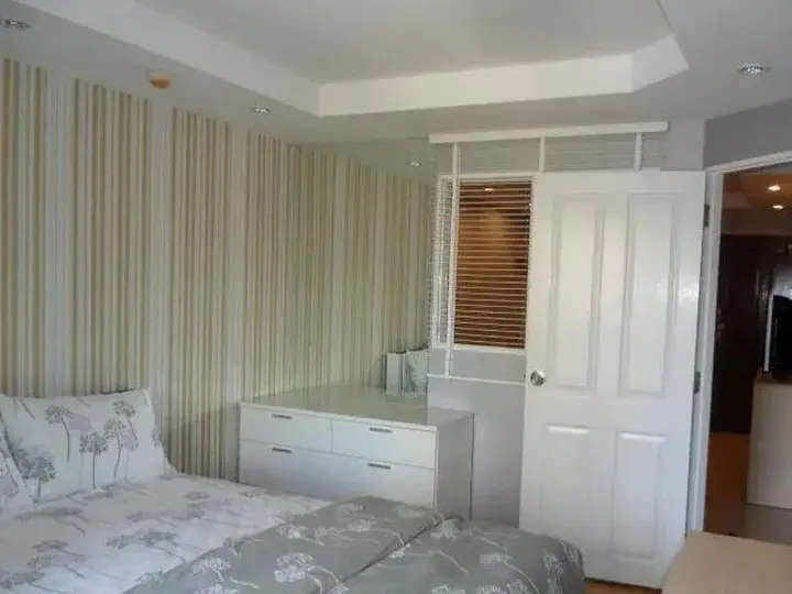 Бангкок: 素坤逸71号极点广场公寓(Zenith Place Condo Sukhumvit 71)