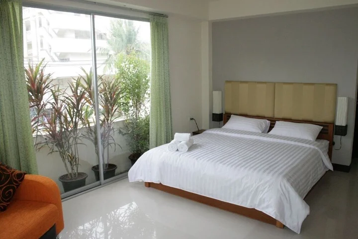 Кату: @ The Beach Hotel