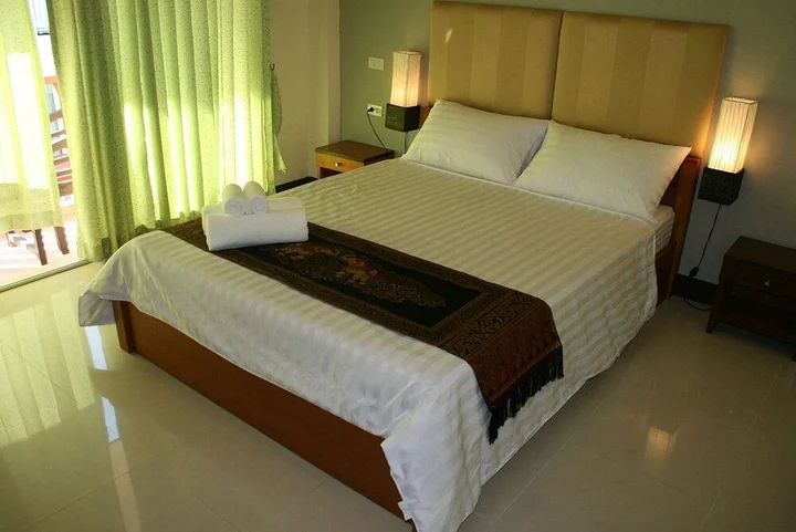 Кату: @ The Beach Hotel