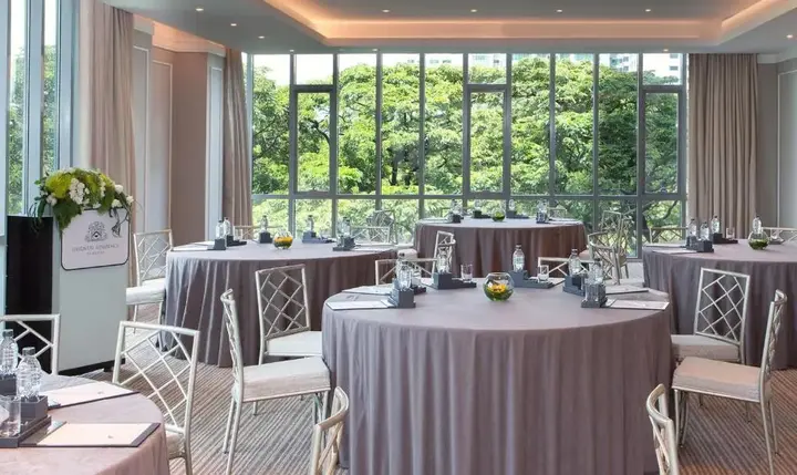 Бангкок: Отель Oriental Residence Bangkok
