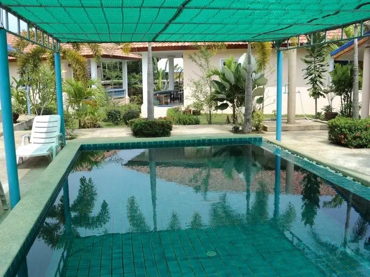 Тхаланг: Udom Bungalow