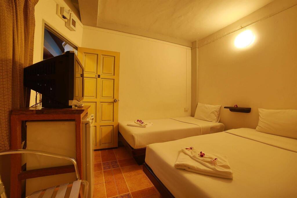 Кату: Relax Guesthouse