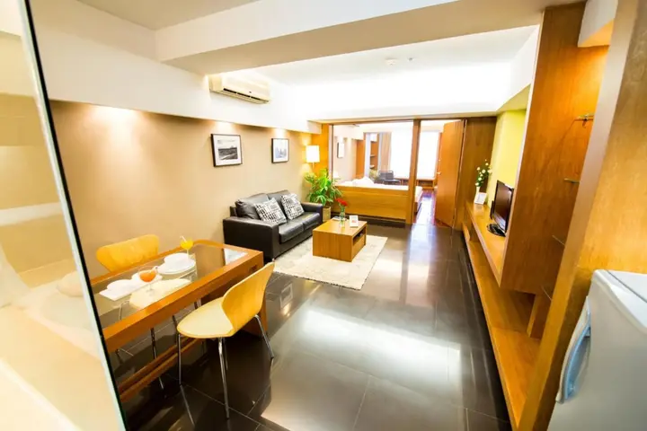 Сирача: Laemtong Service Apartment