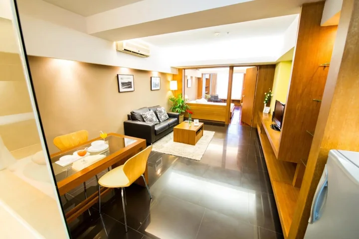 Сирача: Laemtong Service Apartment